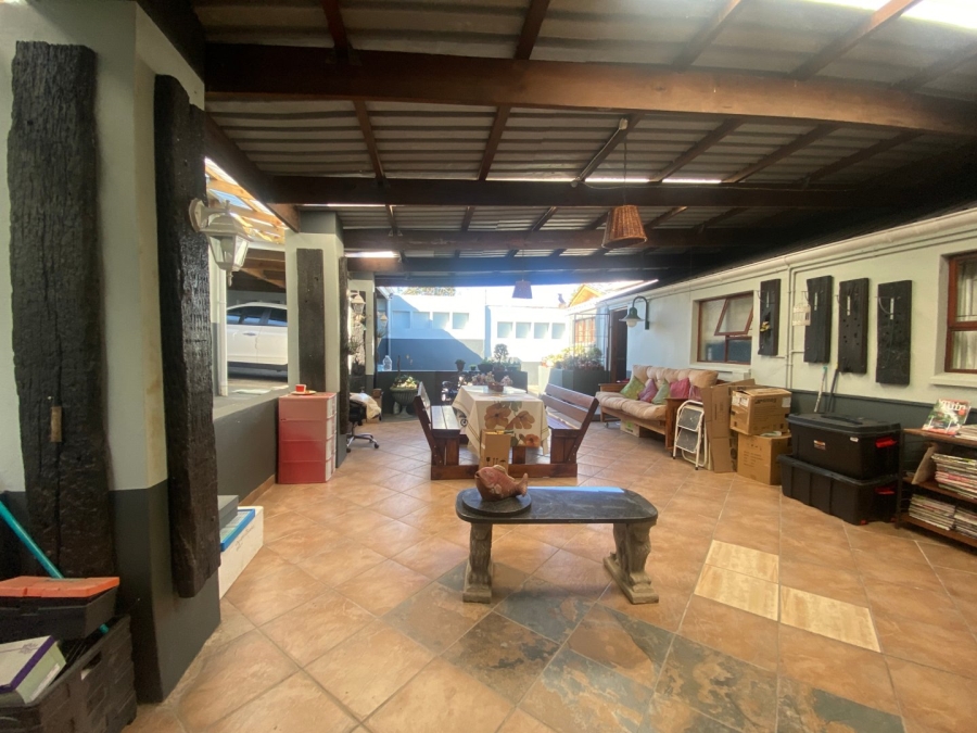 6 Bedroom Property for Sale in Berea Eastern Cape